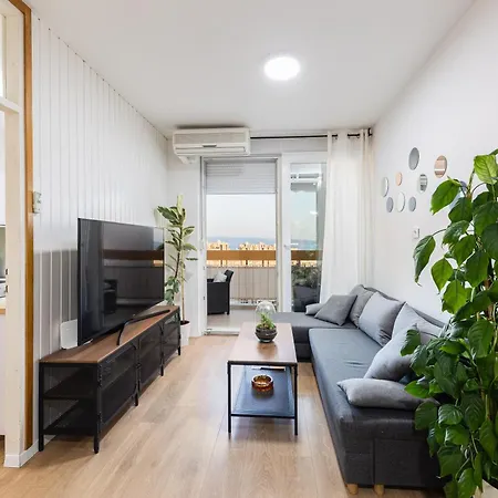 Tranquil Retreat W/ Balcony Sea View & Workspace *