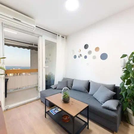 Tranquil Retreat W/ Balcony Sea View & Workspace アパート *