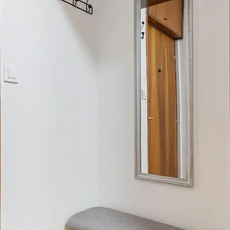 Tranquil Retreat W/ Balcony Sea View & Workspace شقة سبليت